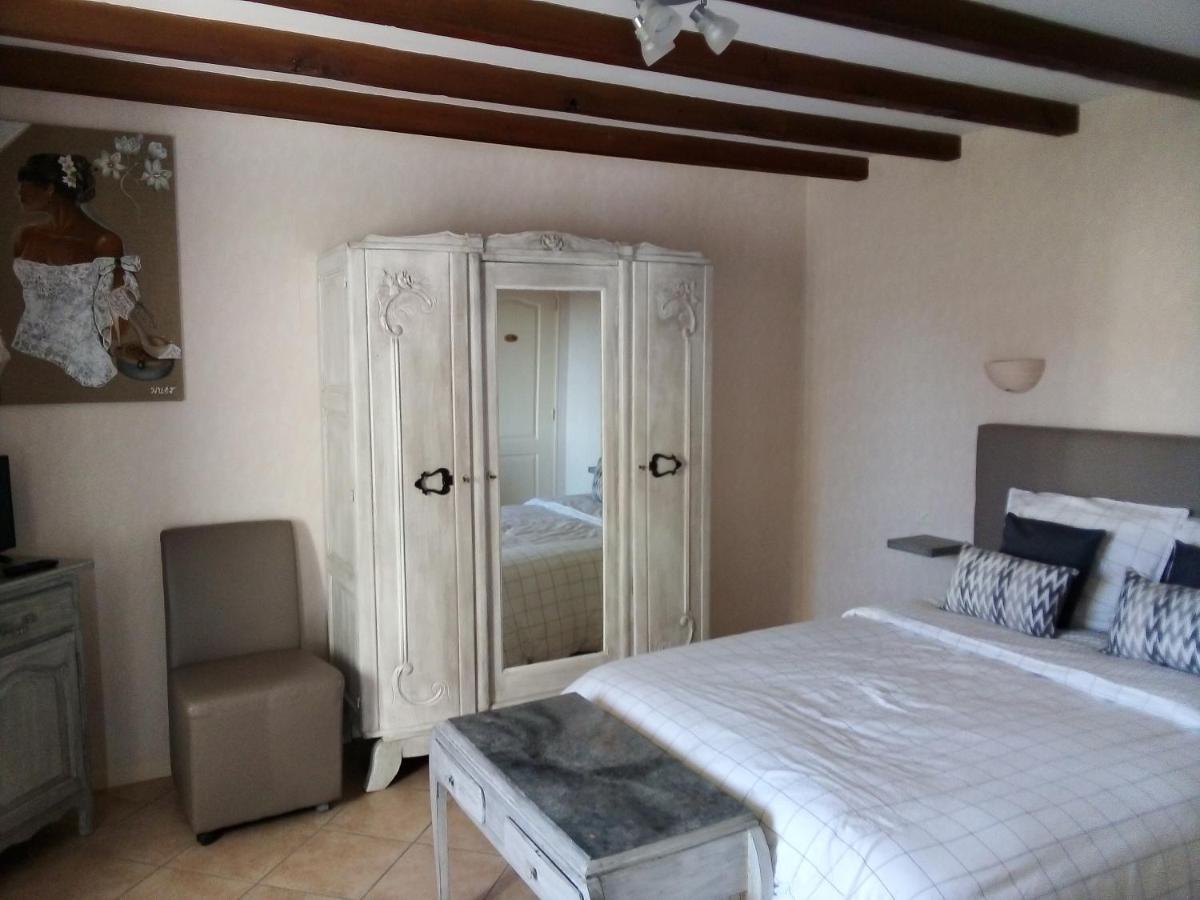 La Veronniere Hotel Entrammes Exterior photo